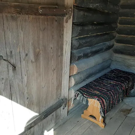 Puhkemaja Kadakasuitsu Loodustalu Saarekula