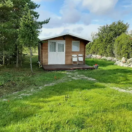 Kadakasuitsu Loodustalu Ferienhaus Saarekula
