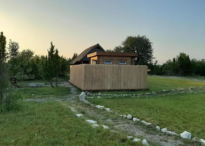 Kadakasuitsu Loodustalu * Saarekula